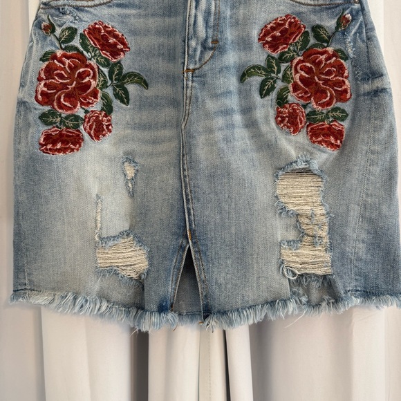 ZARA Z1975 Embroidered Rose Distressed Denim Mini Skirt Size Small - Picture 4 of 9